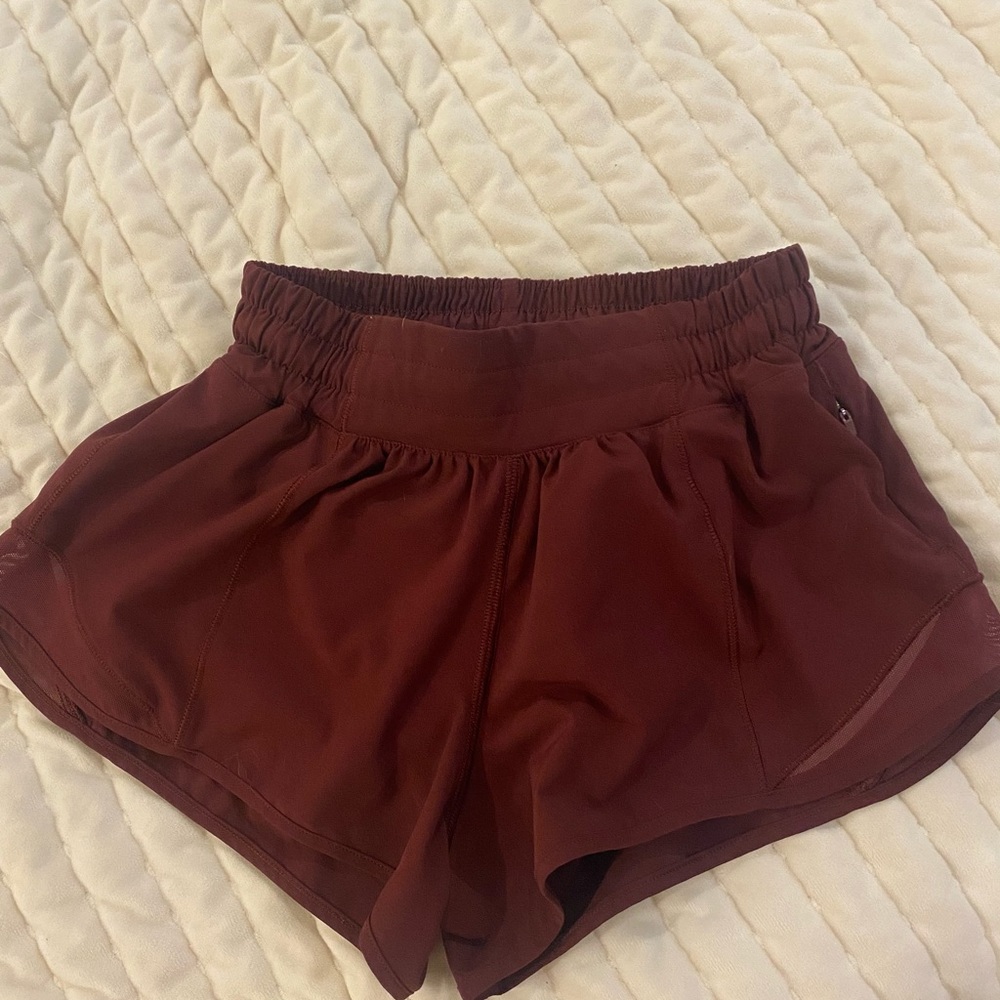 Lululemon Hotty Hot Low-Rise Lined Short 2.5 Size 2
